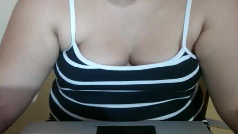 Snapshot of karolbb21 chatting on 02-12-26, 01:28 karolbb21 online show from 02-12-26, 01:28