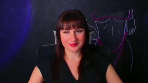 Snapshot of karolina_mia chatting on 12-20-24, 04:25 Caroline online show from 12-20-24, 04:25