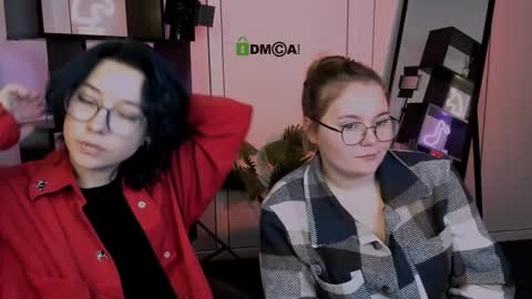 Snapshot of karolina_vendi chatting on 11-12-25, 12:27 karolina_vendi online show from 11-12-25, 12:27