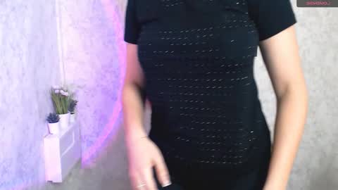 Karolina online show from 11-21-25, 06:45