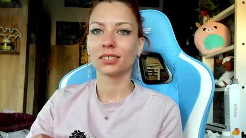 Snapshot of karoline121 chatting on 05-05-26, 04:20 karoline121 online show from 05-05-26, 04:20