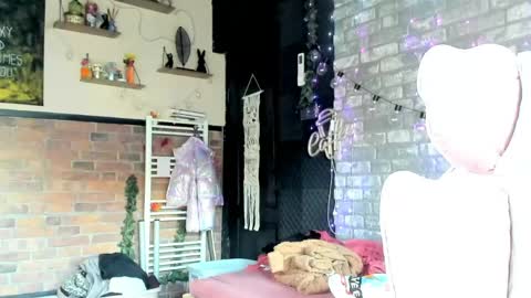 Snapshot of karoline121 chatting on 05-26-26, 03:35 karoline121 online show from 05-26-26, 03:35