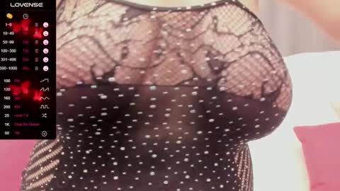 Snapshot of karolinecher chatting on 01-19-25, 06:43 Karoline online show from 01-19-25, 06:43