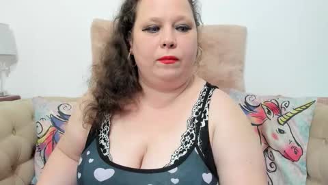 Snapshot of karolinejoyy chatting on 02-14-26, 08:38 KarolineJoyy online show from 02-14-26, 08:38