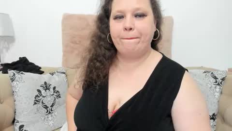 Snapshot of karolinejoyy chatting on 02-19-26, 11:01 KarolineJoyy online show from 02-19-26, 11:01