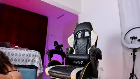 Snapshot of karolsweet_ chatting on 06-22-26, 11:02 KarolSweet online show from 06-22-26, 11:02
