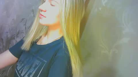 Snapshot of karolynafox chatting on 09-13-25, 08:25 Caroline Fox online show from 09-13-25, 08:25