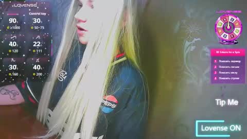 Snapshot of karolynafox chatting on 02-11-26, 12:10 Caroline Fox online show from 02-11-26, 12:10