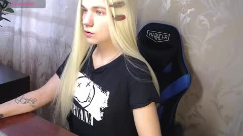 Snapshot of karolynafox chatting on 03-01-26, 09:11 Caroline Fox online show from 03-01-26, 09:11