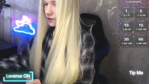 Caroline Fox online show from 03-15-26, 08:53