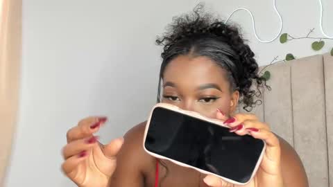 Snapshot of kaseydelvey chatting on 09-25-25, 07:06 online show from 09-25-25, 07:06