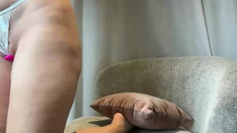 Snapshot of kat1987 chatting on 11-16-25, 11:05 Kat online show from 11-16-25, 11:05