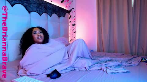 Snapshot of kat2025 chatting on 10-19-25, 02:50 BriannaBrave online show from 10-19-25, 02:50