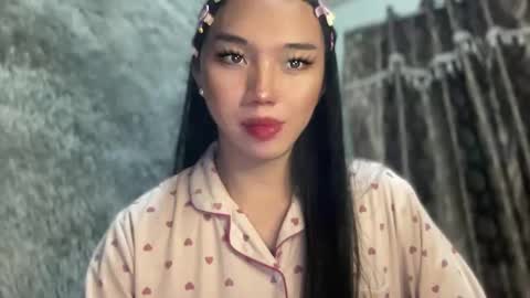 Snapshot of kat_hollandx chatting on 01-15-25, 09:13 Majesty online show from 01-15-25, 09:13