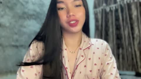 Snapshot of kat_hollandx chatting on 01-29-25, 12:02 Majesty online show from 01-29-25, 12:02