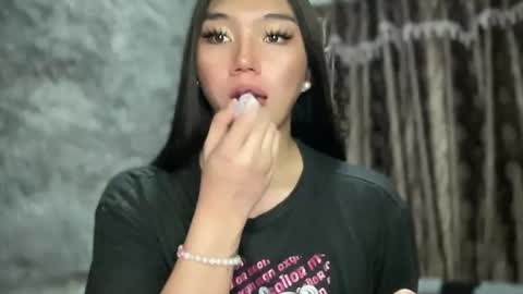 Snapshot of kat_hollandx chatting on 02-02-25, 02:45 Majesty online show from 02-02-25, 02:45