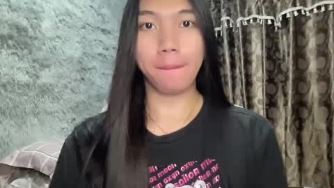 Snapshot of kat_hollandx chatting on 02-21-25, 07:32 Majesty online show from 02-21-25, 07:32