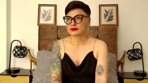 kat paradisse online show from 11-13-25, 07:46