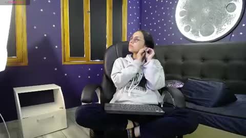 Katalina online show from 06-18-26, 05:06