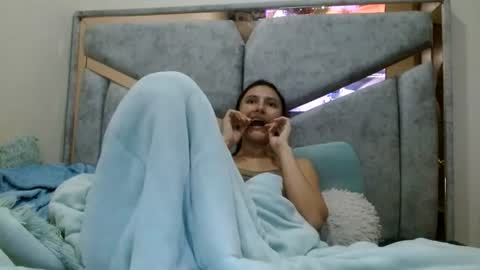 Snapshot of kate_davies chatting on 07-18-26, 12:04 kate online show from 07-18-26, 12:04