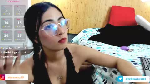 Snapshot of kate_evans1 chatting on 02-09-25, 09:06 Kate Evans online show from 02-09-25, 09:06