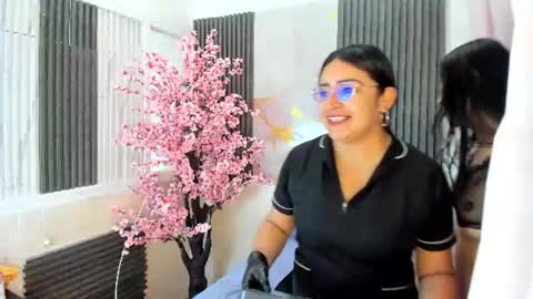 Snapshot of kate_evans1 chatting on 06-25-26, 12:31 Kate Evans online show from 06-25-26, 12:31
