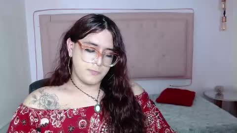 Snapshot of kate_pickman chatting on 10-19-25, 03:29 kate online show from 10-19-25, 03:29