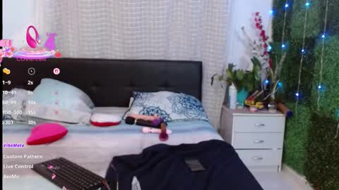 Snapshot of kateangelly chatting on 09-19-25, 03:19 kateangelly online show from 09-19-25, 03:19