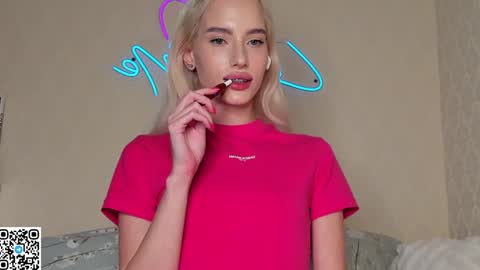 Snapshot of katebremar chatting on 12-15-24, 01:35 online show from 12-15-24, 01:35