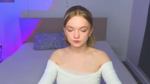 Snapshot of katebunnys chatting on 04-18-26, 04:16 katebunnys online show from 04-18-26, 04:16
