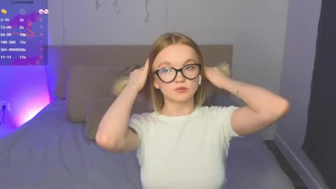Snapshot of katebunnys chatting on 04-23-26, 12:29 katebunnys online show from 04-23-26, 12:29