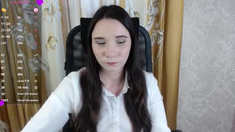 Snapshot of katecrash chatting on 03-10-25, 01:43 YourKate online show from 03-10-25, 01:43