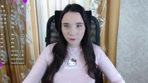 Snapshot of katecrash chatting on 03-11-25, 10:40 YourKate online show from 03-11-25, 10:40