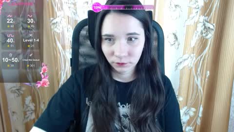 Snapshot of katecrash chatting on 10-06-25, 12:24 YourKate online show from 10-06-25, 12:24