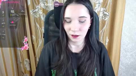 Snapshot of katecrash chatting on 10-17-25, 01:25 YourKate online show from 10-17-25, 01:25