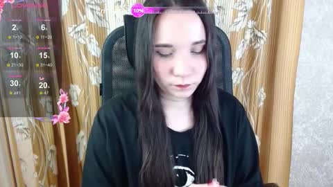 Snapshot of katecrash chatting on 11-06-25, 12:17 YourKate online show from 11-06-25, 12:17