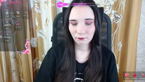 Snapshot of katecrash chatting on 11-12-25, 11:43 YourKate online show from 11-12-25, 11:43