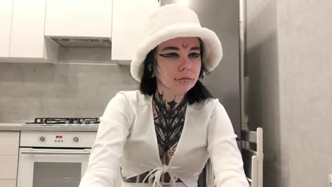 Snapshot of katelynnjenness chatting on 01-09-26, 07:11 Milana online show from 01-09-26, 07:11