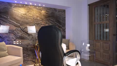  Kate Owens  online show from 02-02-25, 01:08