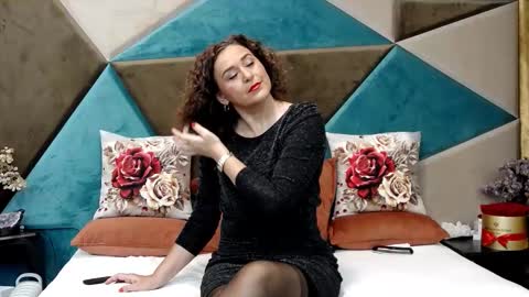 Snapshot of katequeenx chatting on 10-21-25, 07:14 KateQueenston -- online show from 10-21-25, 07:14