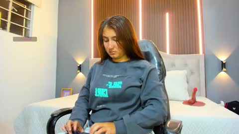 Snapshot of katha03_ chatting on 10-12-25, 04:00 katha03_ online show from 10-12-25, 04:00