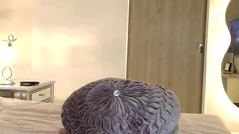 Snapshot of kathalove_1 chatting on 09-24-25, 05:44 Klove online show from 09-24-25, 05:44