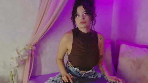 Snapshot of kathegomez_ chatting on 06-15-26, 02:03 KatheGomez online show from 06-15-26, 02:03