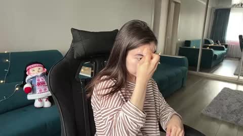 Snapshot of katheleenschraub chatting on 06-03-26, 08:06 Elle online show from 06-03-26, 08:06