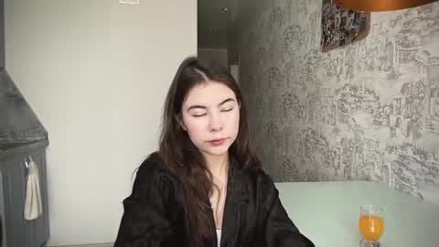 Snapshot of katheleenschraub chatting on 06-24-26, 08:13 Elle online show from 06-24-26, 08:13