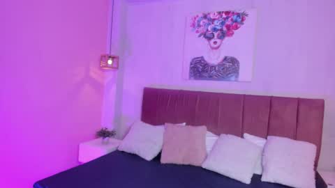 Snapshot of katherin_smith_ chatting on 10-22-25, 12:49 kathe online show from 10-22-25, 12:49