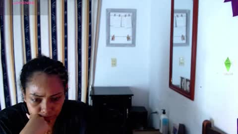 Snapshot of katherincastillo chatting on 10-12-25, 10:42 katherin online show from 10-12-25, 10:42