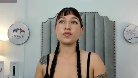 Snapshot of katherine_glow chatting on 04-17-26, 11:35 KATHE online show from 04-17-26, 11:35