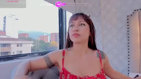 Snapshot of katherine_glow chatting on 05-12-26, 11:40 KATHE online show from 05-12-26, 11:40