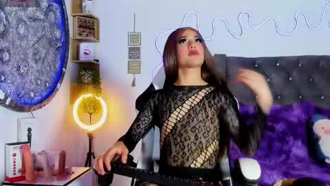 Snapshot of katherine_rose_ chatting on 10-11-25, 10:30 katherine_rose_ online show from 10-11-25, 10:30